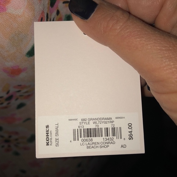 Gorgeous Lauren Conrad flowered beach cover up - Picture 4 of 8